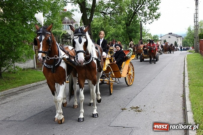 Zdjęcie w galerii na portalu naszraciborz.pl: Brzeska procesja ze świętym Urbanem. Dziękowali za łaski i prosili o urodzaj wiadomości z regionu