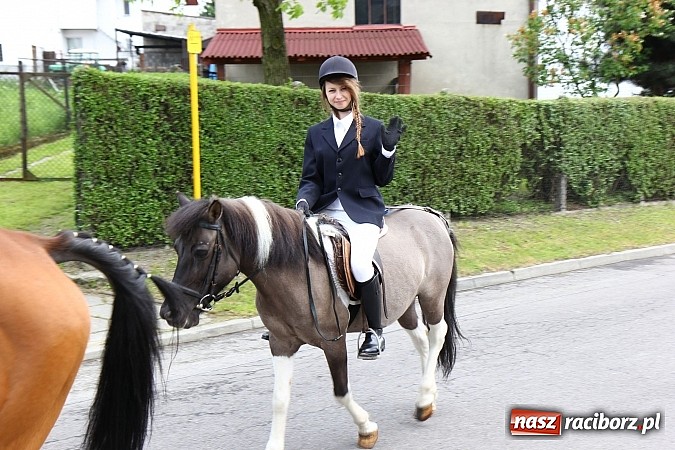 Zdjęcie w galerii na portalu naszraciborz.pl: Brzeska procesja ze świętym Urbanem. Dziękowali za łaski i prosili o urodzaj wiadomości z regionu