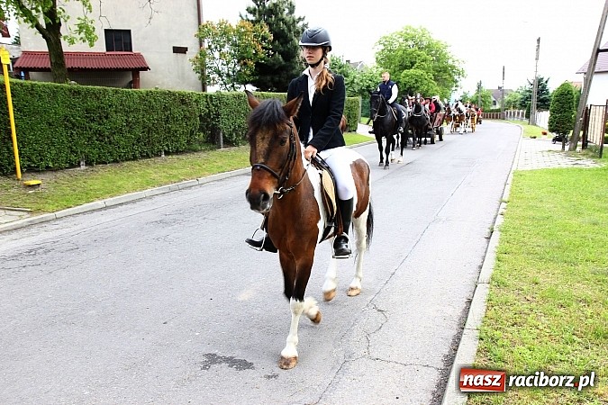 Zdjęcie w galerii na portalu naszraciborz.pl: Brzeska procesja ze świętym Urbanem. Dziękowali za łaski i prosili o urodzaj wiadomości z regionu