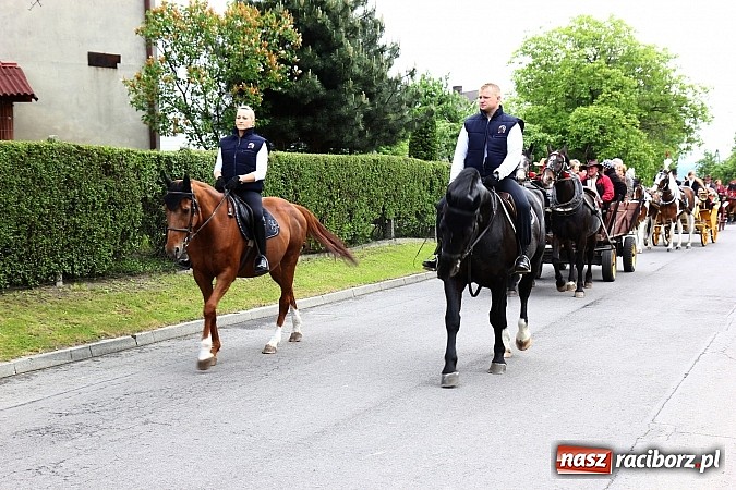 Zdjęcie w galerii na portalu naszraciborz.pl: Brzeska procesja ze świętym Urbanem. Dziękowali za łaski i prosili o urodzaj wiadomości z regionu