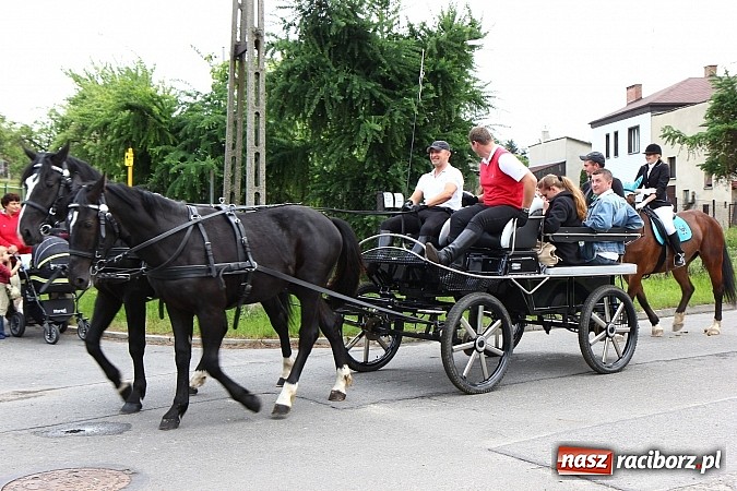 Zdjęcie w galerii na portalu naszraciborz.pl: Brzeska procesja ze świętym Urbanem. Dziękowali za łaski i prosili o urodzaj wiadomości z regionu