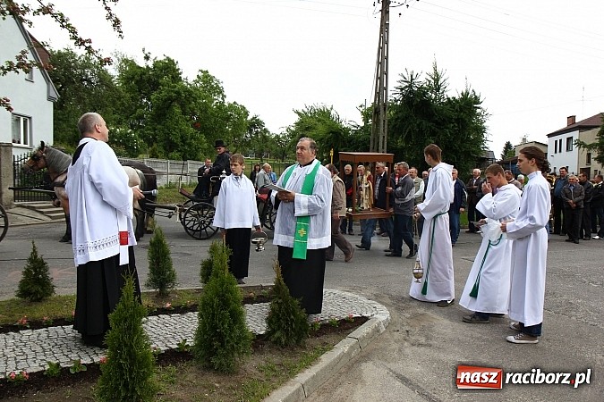Zdjęcie w galerii na portalu naszraciborz.pl: Brzeska procesja ze świętym Urbanem. Dziękowali za łaski i prosili o urodzaj wiadomości z regionu