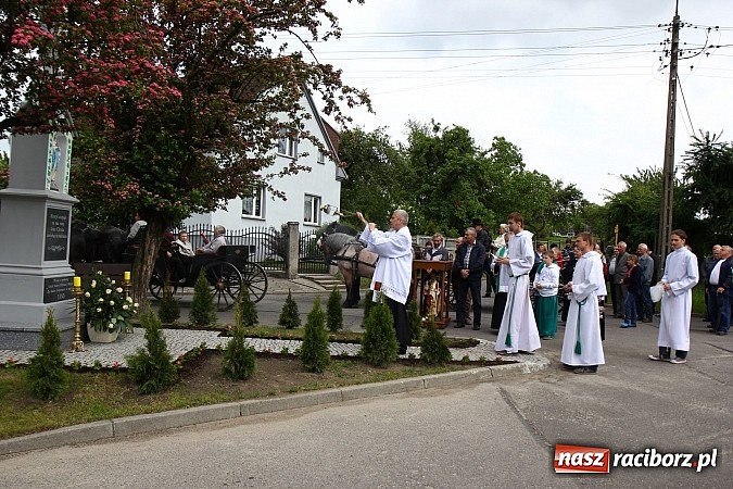 Zdjęcie w galerii na portalu naszraciborz.pl: Brzeska procesja ze świętym Urbanem. Dziękowali za łaski i prosili o urodzaj wiadomości z regionu