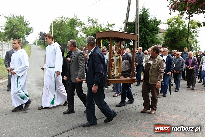 Zdjęcie w galerii na portalu naszraciborz.pl: Brzeska procesja ze świętym Urbanem. Dziękowali za łaski i prosili o urodzaj wiadomości z regionu