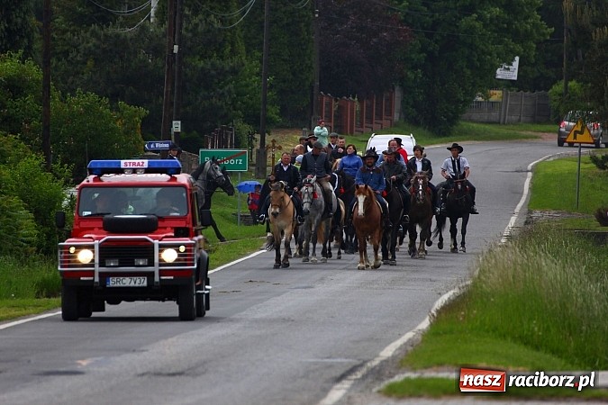 Zdjęcie w galerii na portalu naszraciborz.pl: Brzeska procesja ze świętym Urbanem. Dziękowali za łaski i prosili o urodzaj wiadomości z regionu