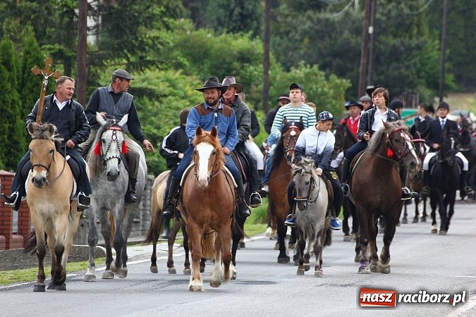 Zdjęcie w galerii na portalu naszraciborz.pl: Brzeska procesja ze świętym Urbanem. Dziękowali za łaski i prosili o urodzaj wiadomości z regionu
