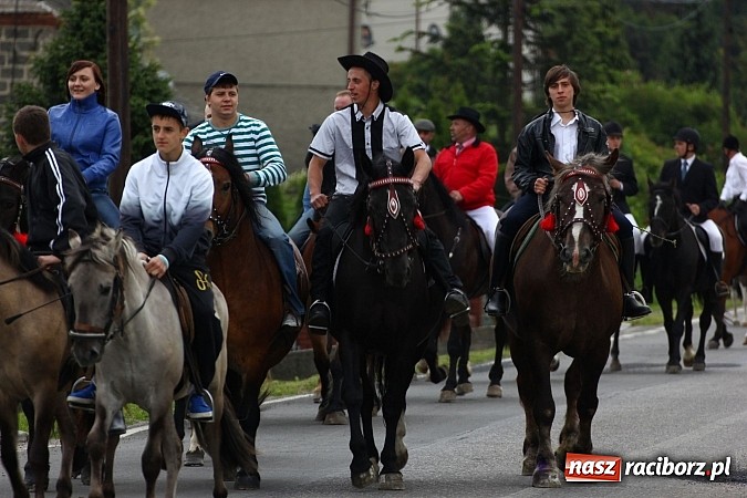 Zdjęcie w galerii na portalu naszraciborz.pl: Brzeska procesja ze świętym Urbanem. Dziękowali za łaski i prosili o urodzaj wiadomości z regionu