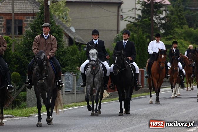 Zdjęcie w galerii na portalu naszraciborz.pl: Brzeska procesja ze świętym Urbanem. Dziękowali za łaski i prosili o urodzaj wiadomości z regionu