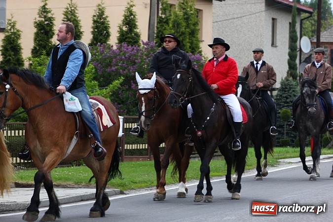 Zdjęcie w galerii na portalu naszraciborz.pl: Brzeska procesja ze świętym Urbanem. Dziękowali za łaski i prosili o urodzaj wiadomości z regionu