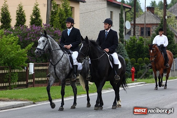 Zdjęcie w galerii na portalu naszraciborz.pl: Brzeska procesja ze świętym Urbanem. Dziękowali za łaski i prosili o urodzaj wiadomości z regionu