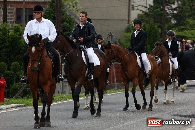 Zdjęcie w galerii na portalu naszraciborz.pl: Brzeska procesja ze świętym Urbanem. Dziękowali za łaski i prosili o urodzaj wiadomości z regionu