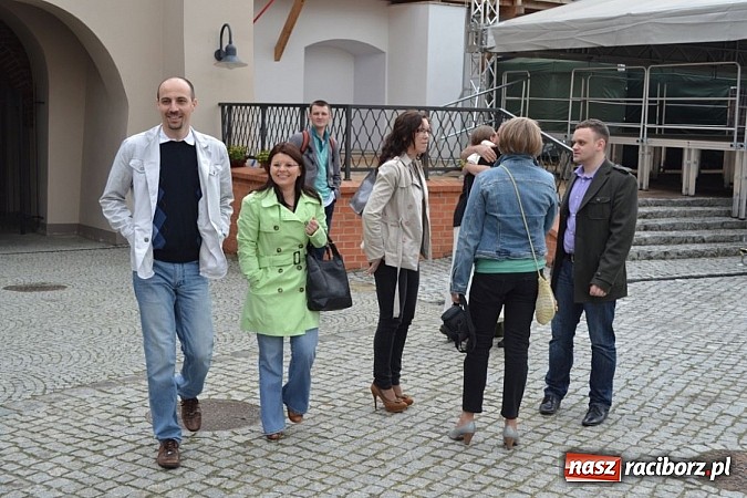 Zdjęcie w galerii na portalu naszraciborz.pl: Absolwenci Instytutu Sztuki spotkali się na zamku wiadomości z regionu