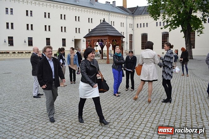 Zdjęcie w galerii na portalu naszraciborz.pl: Absolwenci Instytutu Sztuki spotkali się na zamku wiadomości z regionu