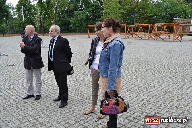 Zdjęcie w galerii na portalu naszraciborz.pl: Absolwenci Instytutu Sztuki spotkali się na zamku wiadomości z regionu