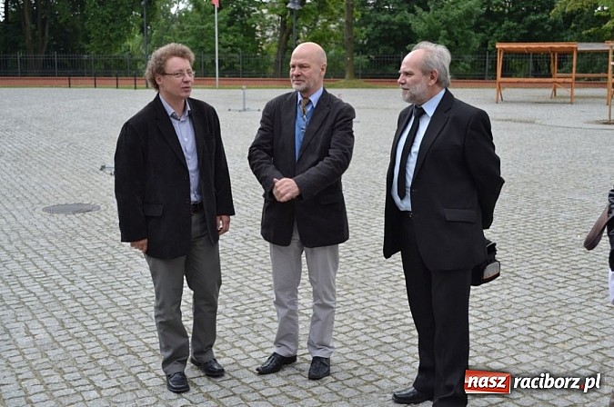 Zdjęcie w galerii na portalu naszraciborz.pl: Absolwenci Instytutu Sztuki spotkali się na zamku wiadomości z regionu