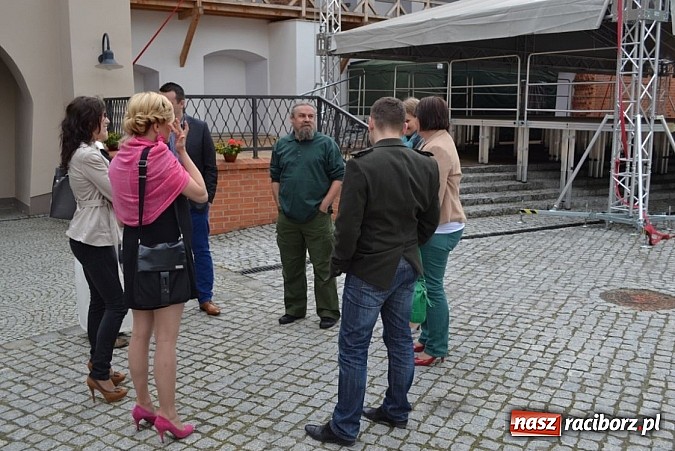 Zdjęcie w galerii na portalu naszraciborz.pl: Absolwenci Instytutu Sztuki spotkali się na zamku wiadomości z regionu