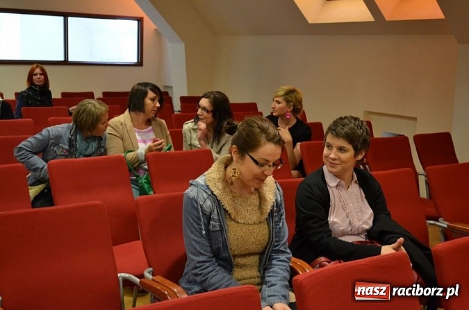 Zdjęcie w galerii na portalu naszraciborz.pl: Absolwenci Instytutu Sztuki spotkali się na zamku wiadomości z regionu