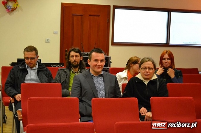 Zdjęcie w galerii na portalu naszraciborz.pl: Absolwenci Instytutu Sztuki spotkali się na zamku wiadomości z regionu