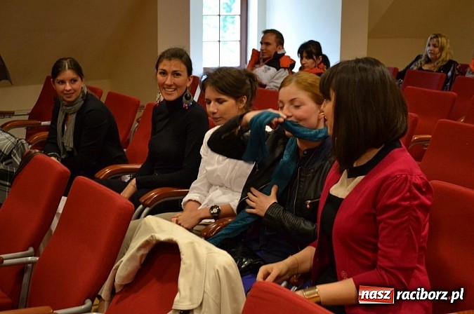 Zdjęcie w galerii na portalu naszraciborz.pl: Absolwenci Instytutu Sztuki spotkali się na zamku wiadomości z regionu