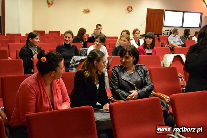 Zdjęcie w galerii na portalu naszraciborz.pl: Absolwenci Instytutu Sztuki spotkali się na zamku wiadomości z regionu