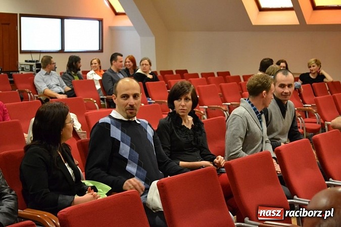 Zdjęcie w galerii na portalu naszraciborz.pl: Absolwenci Instytutu Sztuki spotkali się na zamku wiadomości z regionu