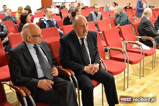 Zdjęcie w galerii na portalu naszraciborz.pl: Absolwenci Instytutu Sztuki spotkali się na zamku wiadomości z regionu