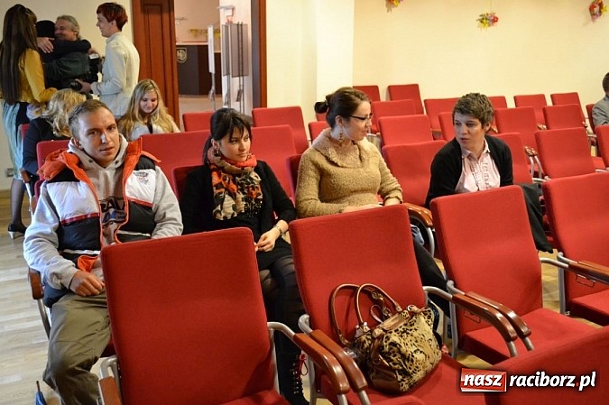 Zdjęcie w galerii na portalu naszraciborz.pl: Absolwenci Instytutu Sztuki spotkali się na zamku wiadomości z regionu