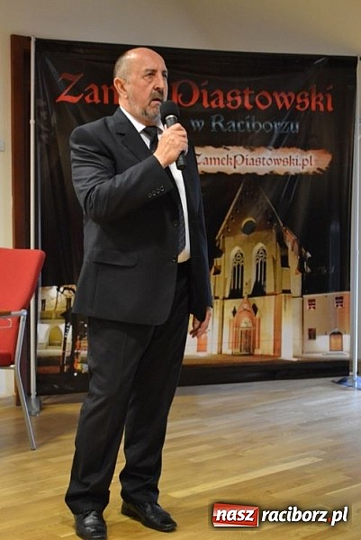 Zdjęcie w galerii na portalu naszraciborz.pl: Absolwenci Instytutu Sztuki spotkali się na zamku wiadomości z regionu