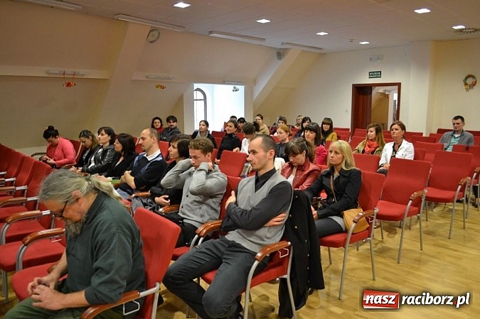 Zdjęcie w galerii na portalu naszraciborz.pl: Absolwenci Instytutu Sztuki spotkali się na zamku wiadomości z regionu