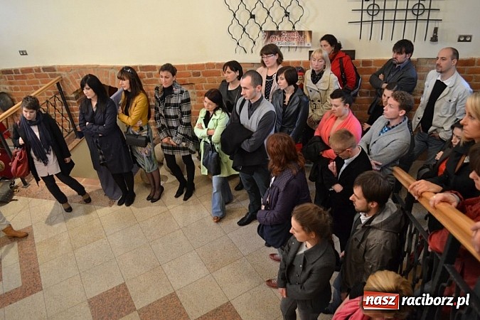 Zdjęcie w galerii na portalu naszraciborz.pl: Absolwenci Instytutu Sztuki spotkali się na zamku wiadomości z regionu