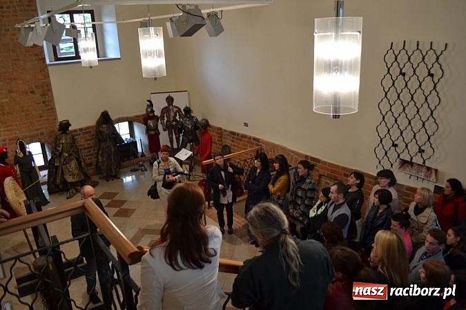 Zdjęcie w galerii na portalu naszraciborz.pl: Absolwenci Instytutu Sztuki spotkali się na zamku wiadomości z regionu