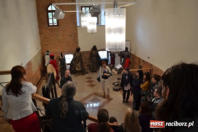 Zdjęcie w galerii na portalu naszraciborz.pl: Absolwenci Instytutu Sztuki spotkali się na zamku wiadomości z regionu