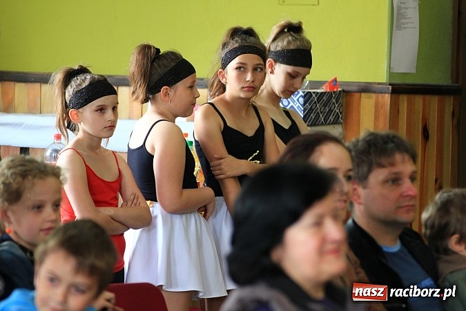 Zdjęcie w galerii na portalu naszraciborz.pl: W Borucinie dzieci wystąpiły dla swoich Mam wiadomości z regionu