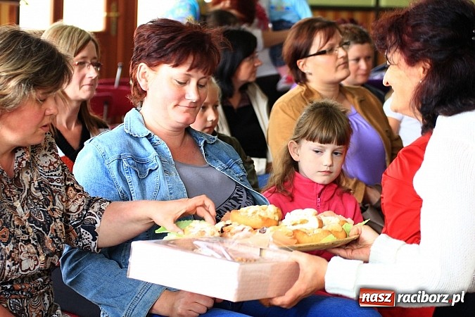Zdjęcie w galerii na portalu naszraciborz.pl: W Borucinie dzieci wystąpiły dla swoich Mam wiadomości z regionu