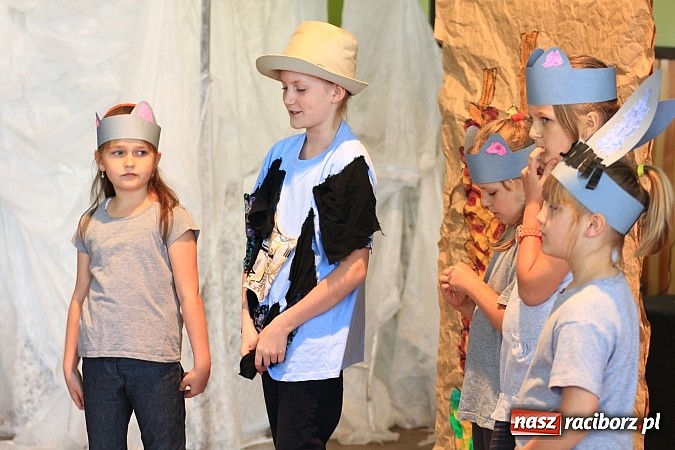 Zdjęcie w galerii na portalu naszraciborz.pl: W Borucinie dzieci wystąpiły dla swoich Mam wiadomości z regionu