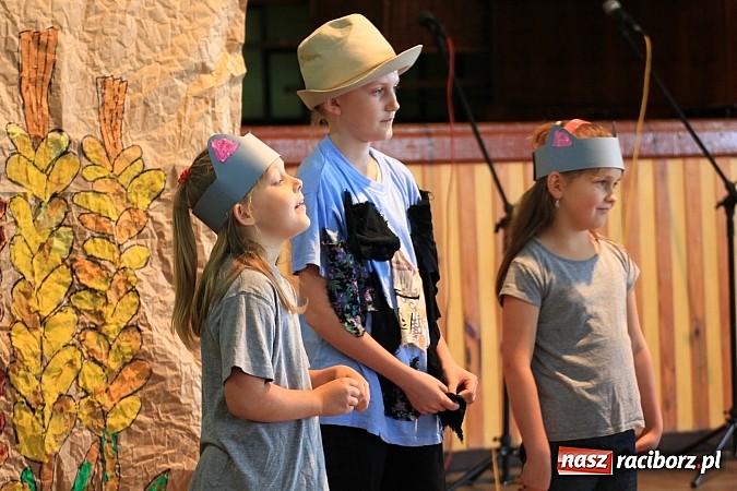 Zdjęcie w galerii na portalu naszraciborz.pl: W Borucinie dzieci wystąpiły dla swoich Mam wiadomości z regionu