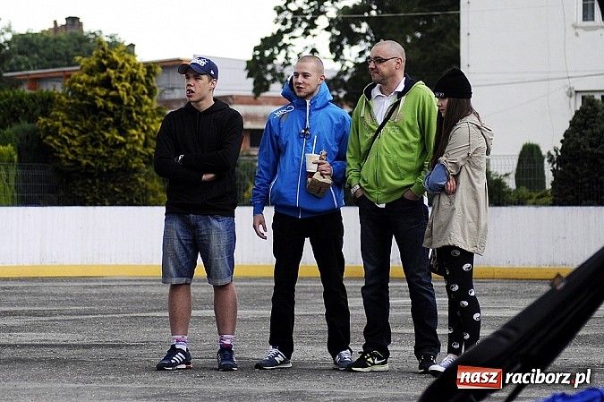 Zdjęcie w galerii na portalu naszraciborz.pl: Tym razem zagrali na betonie i jednym koszu wiadomości z regionu