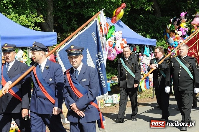 Zdjęcie w galerii na portalu naszraciborz.pl: Złoty Kłos wrócił do Tworkowa. Malowidło pokazano przed sumą na Urbanku wiadomości z regionu