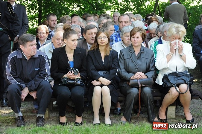 Zdjęcie w galerii na portalu naszraciborz.pl: Złoty Kłos wrócił do Tworkowa. Malowidło pokazano przed sumą na Urbanku wiadomości z regionu