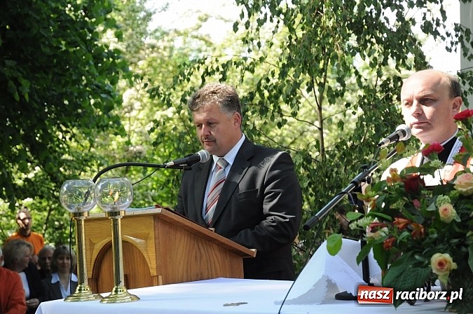 Zdjęcie w galerii na portalu naszraciborz.pl: Złoty Kłos wrócił do Tworkowa. Malowidło pokazano przed sumą na Urbanku wiadomości z regionu