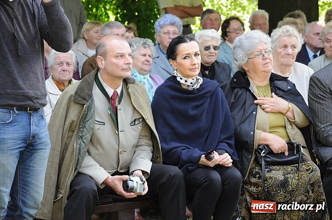 Zdjęcie w galerii na portalu naszraciborz.pl: Złoty Kłos wrócił do Tworkowa. Malowidło pokazano przed sumą na Urbanku wiadomości z regionu