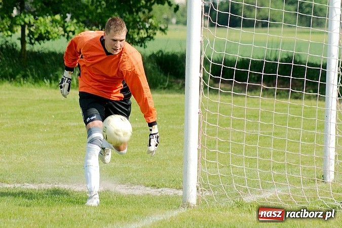 Zdjęcie w galerii na portalu naszraciborz.pl: Bieńkowice gromią. Samborowice coraz bliżej spadku wiadomości z regionu