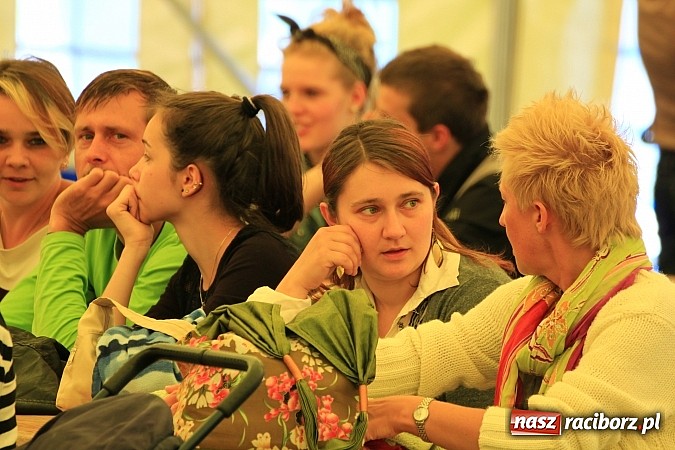 Zdjęcie w galerii na portalu naszraciborz.pl: Tulipany dla Mam, czyli festyn w Krowiarkach wiadomości z regionu