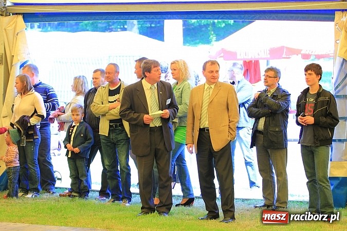 Zdjęcie w galerii na portalu naszraciborz.pl: Tulipany dla Mam, czyli festyn w Krowiarkach wiadomości z regionu