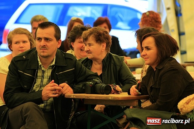 Zdjęcie w galerii na portalu naszraciborz.pl: Tulipany dla Mam, czyli festyn w Krowiarkach wiadomości z regionu