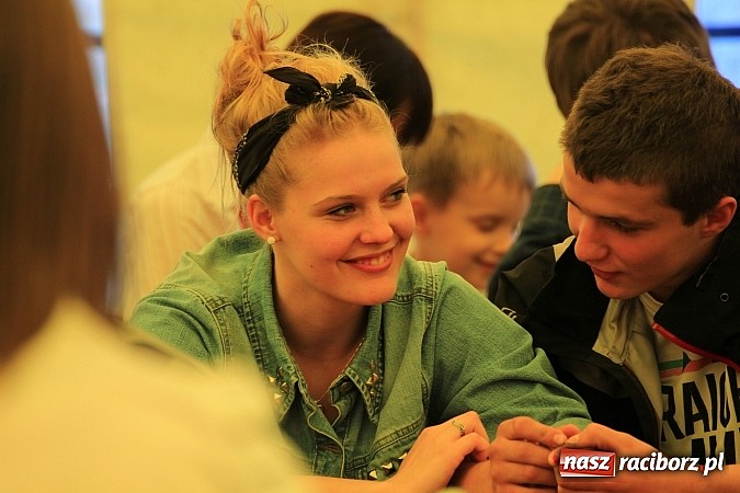 Zdjęcie w galerii na portalu naszraciborz.pl: Tulipany dla Mam, czyli festyn w Krowiarkach wiadomości z regionu