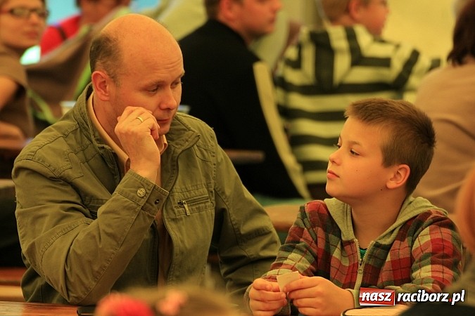 Zdjęcie w galerii na portalu naszraciborz.pl: Tulipany dla Mam, czyli festyn w Krowiarkach wiadomości z regionu