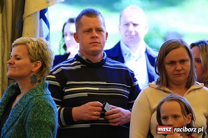 Zdjęcie w galerii na portalu naszraciborz.pl: Tulipany dla Mam, czyli festyn w Krowiarkach wiadomości z regionu