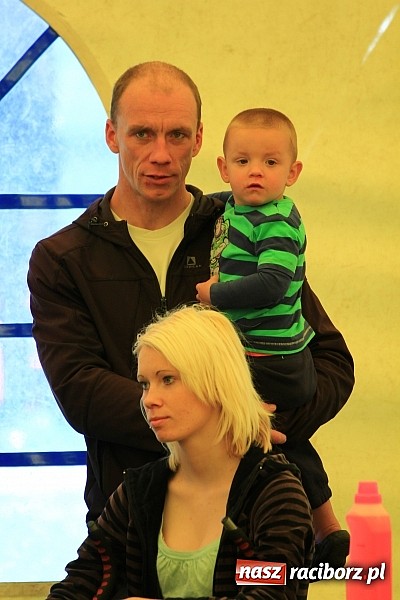 Zdjęcie w galerii na portalu naszraciborz.pl: Tulipany dla Mam, czyli festyn w Krowiarkach wiadomości z regionu