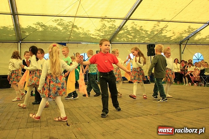 Zdjęcie w galerii na portalu naszraciborz.pl: Tulipany dla Mam, czyli festyn w Krowiarkach wiadomości z regionu